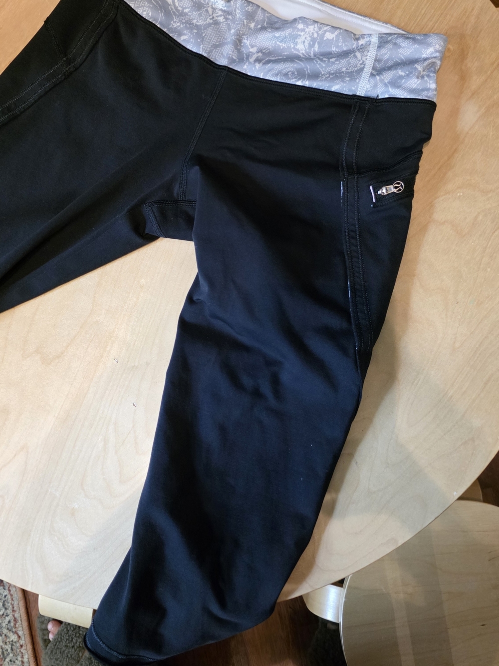 LULULEMON ATHLETICA Black Athletic Capri Leggings with Grey Waistband